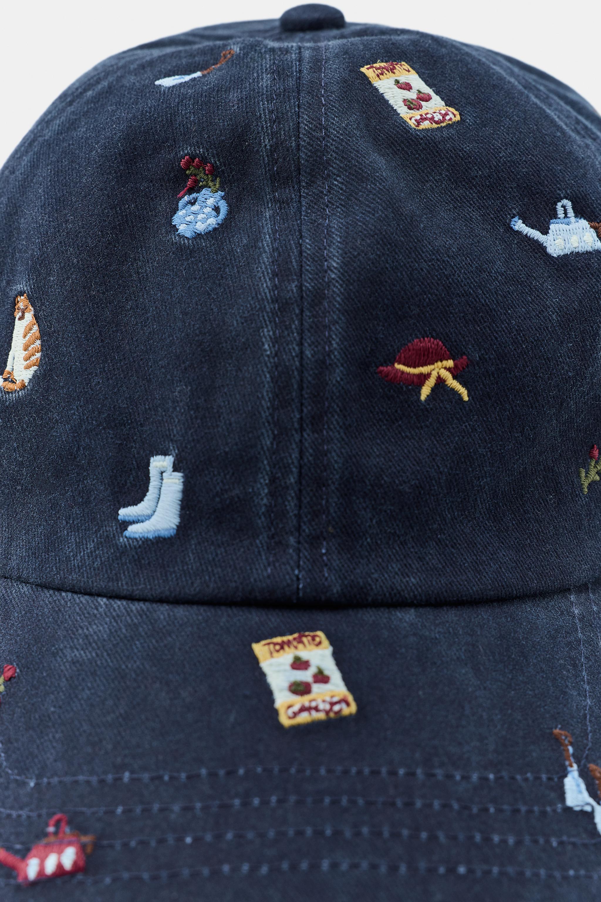 CASQUETTE EN SERGÉ BRODÉE